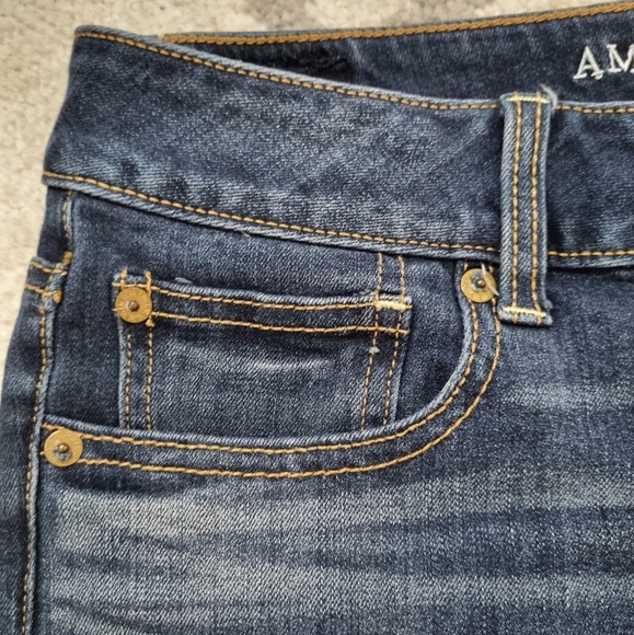 AMERICAN EAGLE OUTFITTERS "Shortie" Super Stretch Denim Shorts, Size US6 - Picture 3 of 10